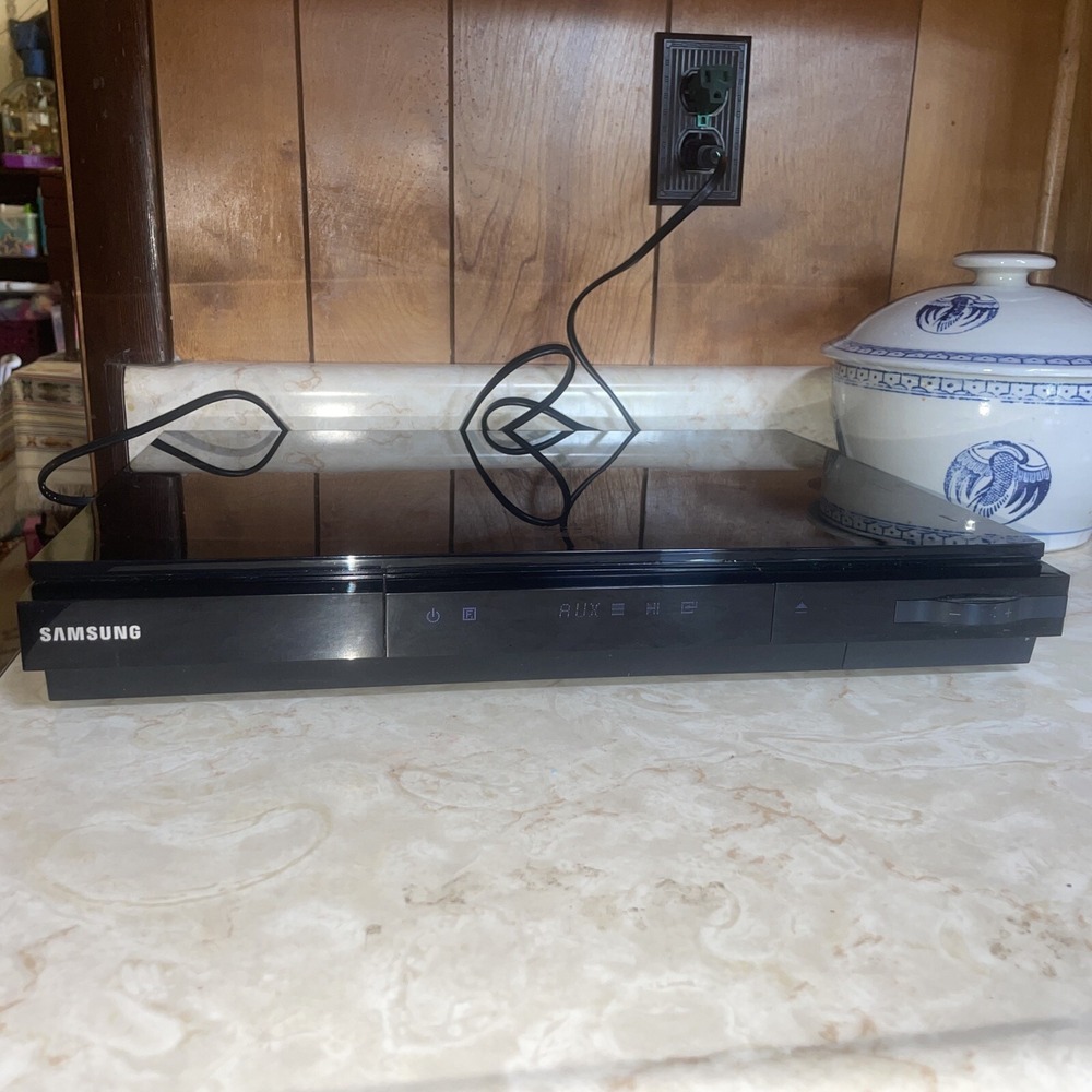 Samsung HT-D5300 Blu Ray DVD Surround Sound‎ 5.1 Ch No Remote Tested & Working
